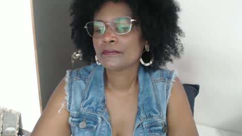 Snapshot of roushlove chatting on February 8, 3:42 pm luxa online show from February 8, 3:42 pm