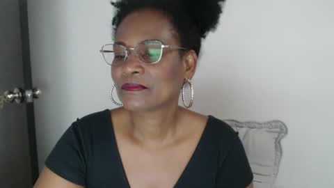 Snapshot of roushlove chatting on February 22, 9:15 pm luxa online show from February 22, 9:15 pm