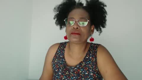 Snapshot of roushlove chatting on September 28, 8:25 pm luxa online show from September 28, 8:25 pm