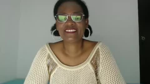 Snapshot of roushlove chatting on October 3, 12:35 pm luxa online show from October 3, 12:35 pm