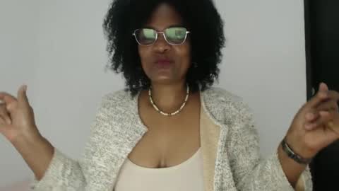 Snapshot of roushlove chatting on October 10, 2:38 pm luxa online show from October 10, 2:38 pm