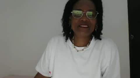 Snapshot of roushlove chatting on October 12, 4:17 pm luxa online show from October 12, 4:17 pm