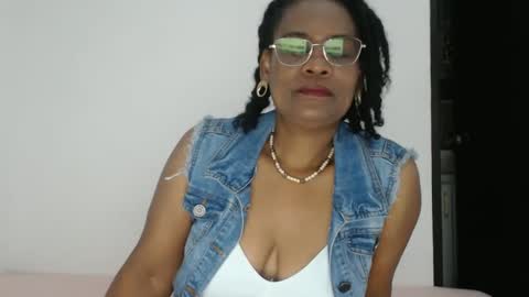 Snapshot of roushlove chatting on October 14, 1:12 pm luxa online show from October 14, 1:12 pm