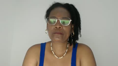 Snapshot of roushlove chatting on October 15, 4:18 pm luxa online show from October 15, 4:18 pm