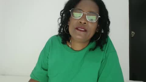 Snapshot of roushlove chatting on October 18, 4:19 pm luxa online show from October 18, 4:19 pm