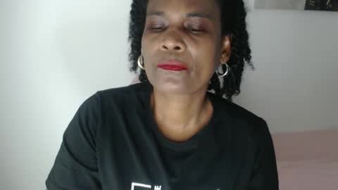 luxa online show from April 18, 9:15 pm