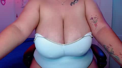 Snapshot of rousrossell_4 chatting on December 14, 10:50 pm Call me Rous online show from December 14, 10:50 pm