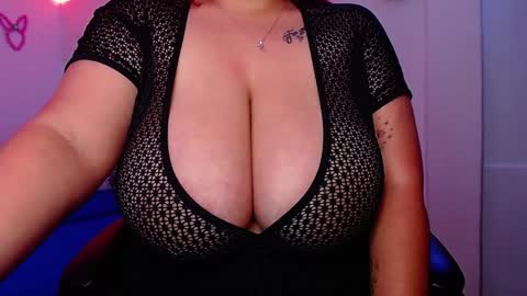 Snapshot of rousrossell_4 chatting on December 16, 1:42 am Call me Rous online show from December 16, 1:42 am