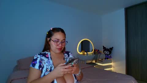 Snapshot of rousrossell_4 chatting on May 15, 5:47 am Call me Rous online show from May 15, 5:47 am