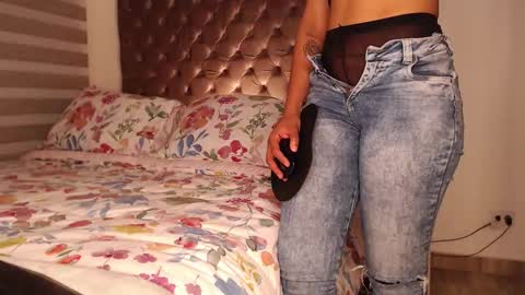 Rouss marie henao  online show from December 18, 1:44 am