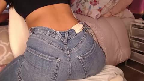 Rouss marie henao  online show from March 23, 12:03 am