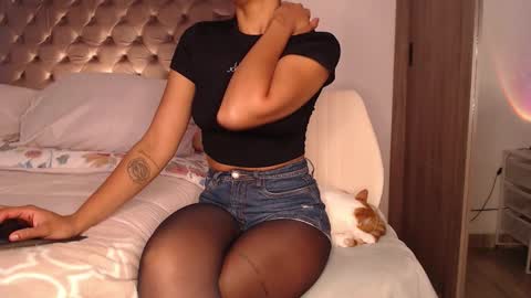 Rouss marie henao  online show from March 29, 1:38 am