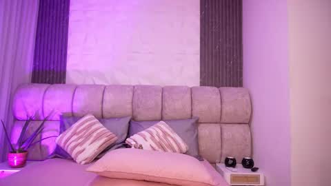 Snapshot of rousse_coup chatting on January 13, 7:19 pm Rosse and Miller online show from January 13, 7:19 pm