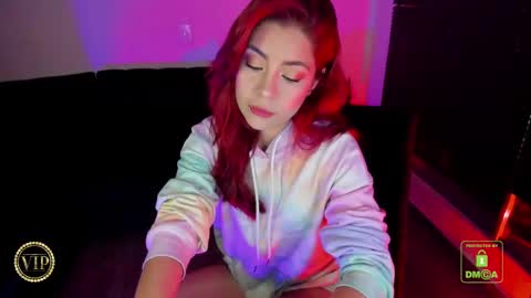 Snapshot of rouxeee chatting on October 2, 3:35 am online show from October 2, 3:35 am