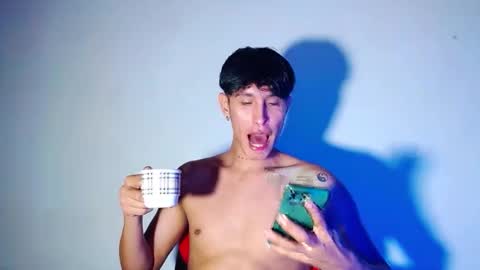 rowanboy23 online show from November 26, 2:12 am