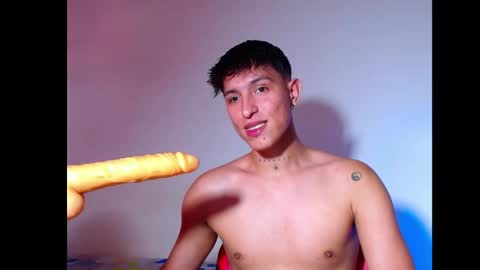 Snapshot of rowanboy23 chatting on June 4, 9:32 pm rowanboy23 online show from June 4, 9:32 pm