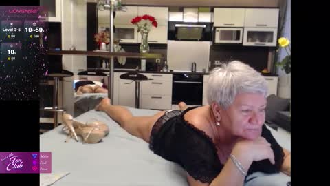 Roxana online show from November 9, 1:09 pm