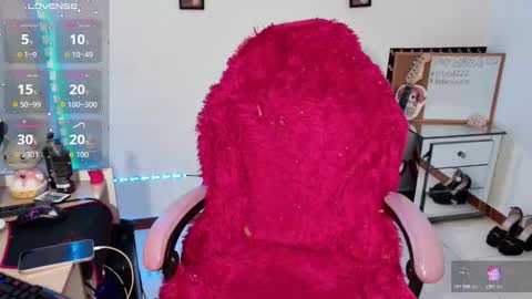 Snapshot of roxaneevans_ chatting on January 17, 6:55 pm Roxane online show from January 17, 6:55 pm