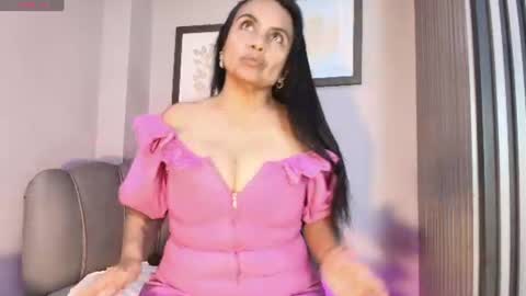 Snapshot of roxanna_moore2 chatting on June 18, 3:07 am Roxanna online show from June 18, 3:07 am