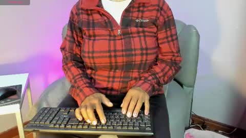 Snapshot of roxanna_moore2 chatting on July 1, 5:09 am Roxanna online show from July 1, 5:09 am