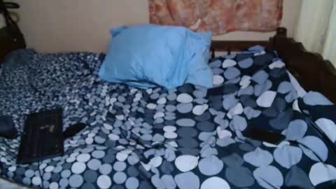 roxanne_98 online show from February 5, 7:20 pm