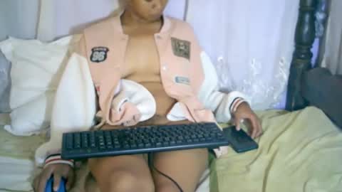 roxanne_98 online show from February 16, 3:37 am