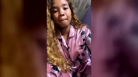 roxanne_98 online show from April 6, 4:30 pm