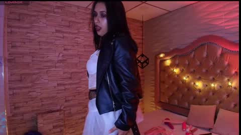 roxanne_han online show from October 10, 11:53 am