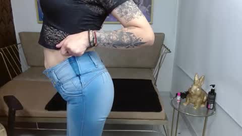 Roxanne online show from November 4, 8:08 pm