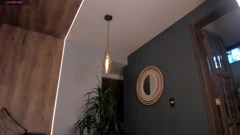 Roxanne Hill  online show from December 5, 11:41 am