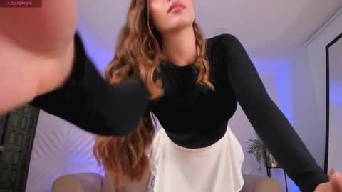 Roxanne Hill  online show from February 19, 12:56 pm