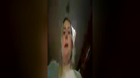 Snapshot of roxannewilde chatting on June 16, 11:29 pm roxannewilde online show from June 16, 11:29 pm