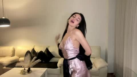 Roxy online show from April 8, 9:37 pm