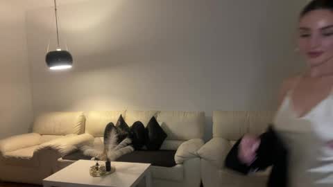 Roxy online show from May 23, 9:52 pm