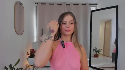 Snapshot of roxie_gates chatting on September 13, 8:52 pm R O X I E online show from September 13, 8:52 pm