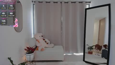 Snapshot of roxie_gates chatting on September 30, 5:51 pm R O X I E online show from September 30, 5:51 pm