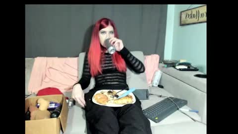 roxihazeleyes online show from February 14, 7:17 am