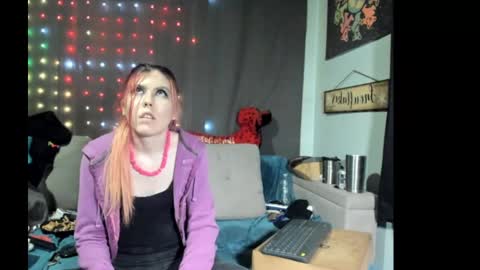 roxihazeleyes online show from September 11, 4:07 pm