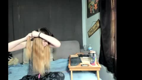 roxihazeleyes online show from March 30, 6:42 pm