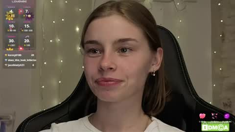 Snapshot of roxxxie_reid chatting on April 25, 6:38 pm Roxieex ABBY online show from April 25, 6:38 pm