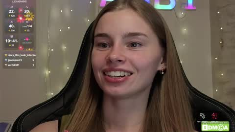 Snapshot of roxxxie_reid chatting on May 1, 7:40 pm Roxieex ABBY online show from May 1, 7:40 pm