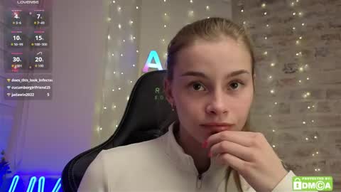 Snapshot of roxxxie_reid chatting on May 9, 7:41 pm Roxieex ABBY online show from May 9, 7:41 pm