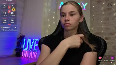 Snapshot of roxxxie_reid chatting on May 15, 6:15 pm Roxieex ABBY online show from May 15, 6:15 pm