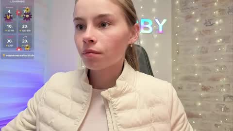 Snapshot of roxxxie_reid chatting on May 17, 4:36 pm Roxieex ABBY online show from May 17, 4:36 pm