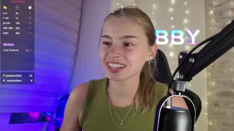 Snapshot of roxxxie_reid chatting on June 2, 7:05 pm Roxieex ABBY online show from June 2, 7:05 pm
