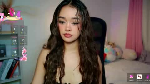 Snapshot of roxxy_blossom chatting on June 13, 4:54 am roxxy_blossom online show from June 13, 4:54 am