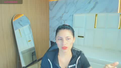 Roxy online show from April 6, 1:34 pm