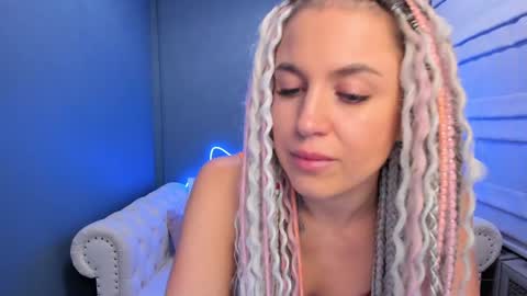 Snapshot of roxy_mars chatting on December 6, 1:18 am Roxy online show from December 6, 1:18 am