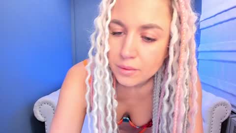 Snapshot of roxy_mars chatting on December 9, 1:18 am Roxy online show from December 9, 1:18 am