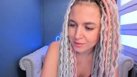 Snapshot of roxy_mars chatting on December 9, 8:00 am Roxy online show from December 9, 8:00 am